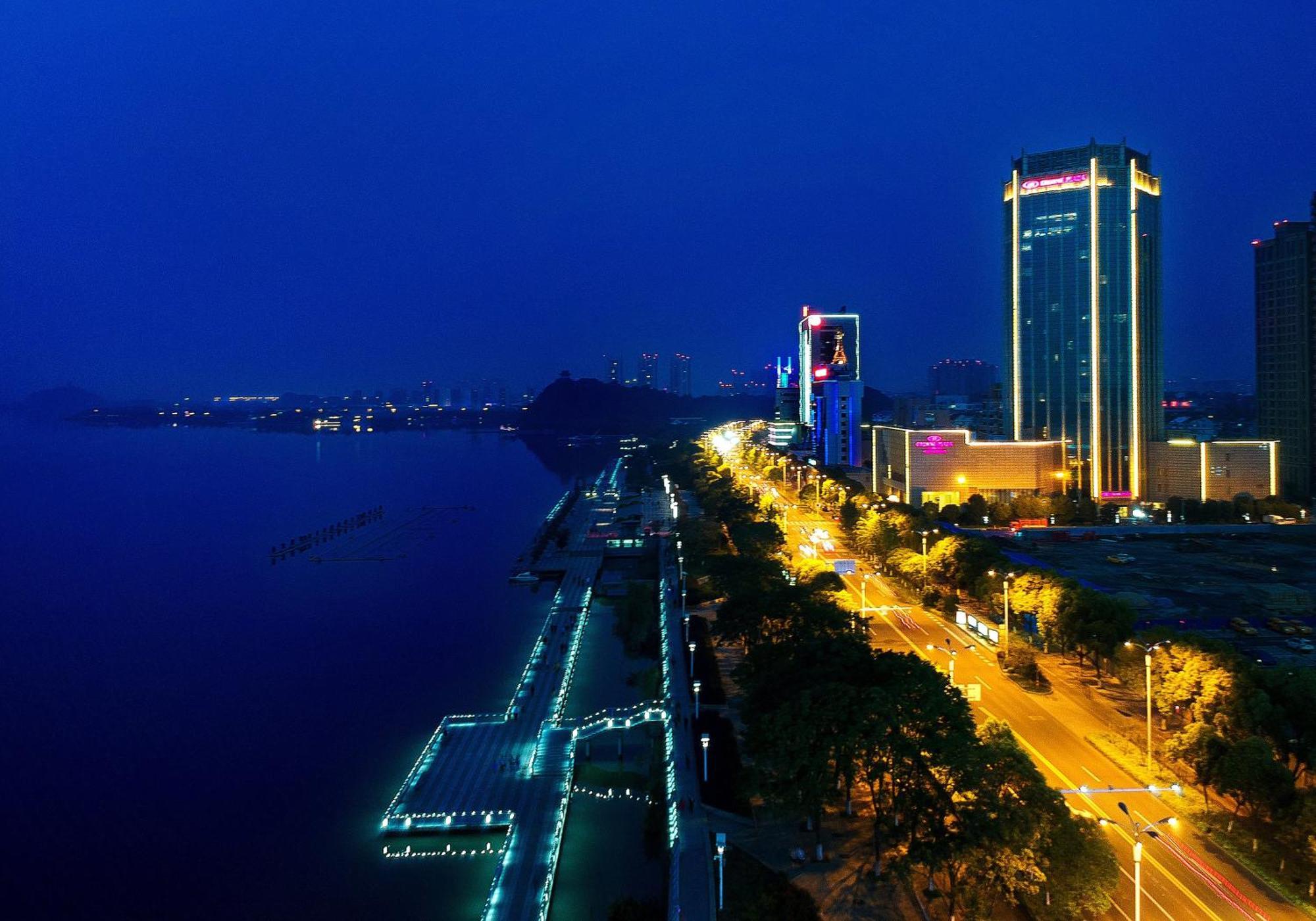 Hotel Crowne Plaza Zhenjiang By Ihg Extérieur photo